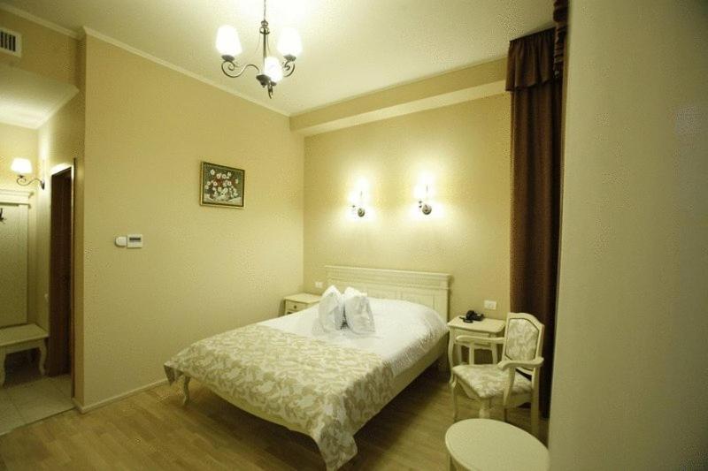 Villa Verona Complex *